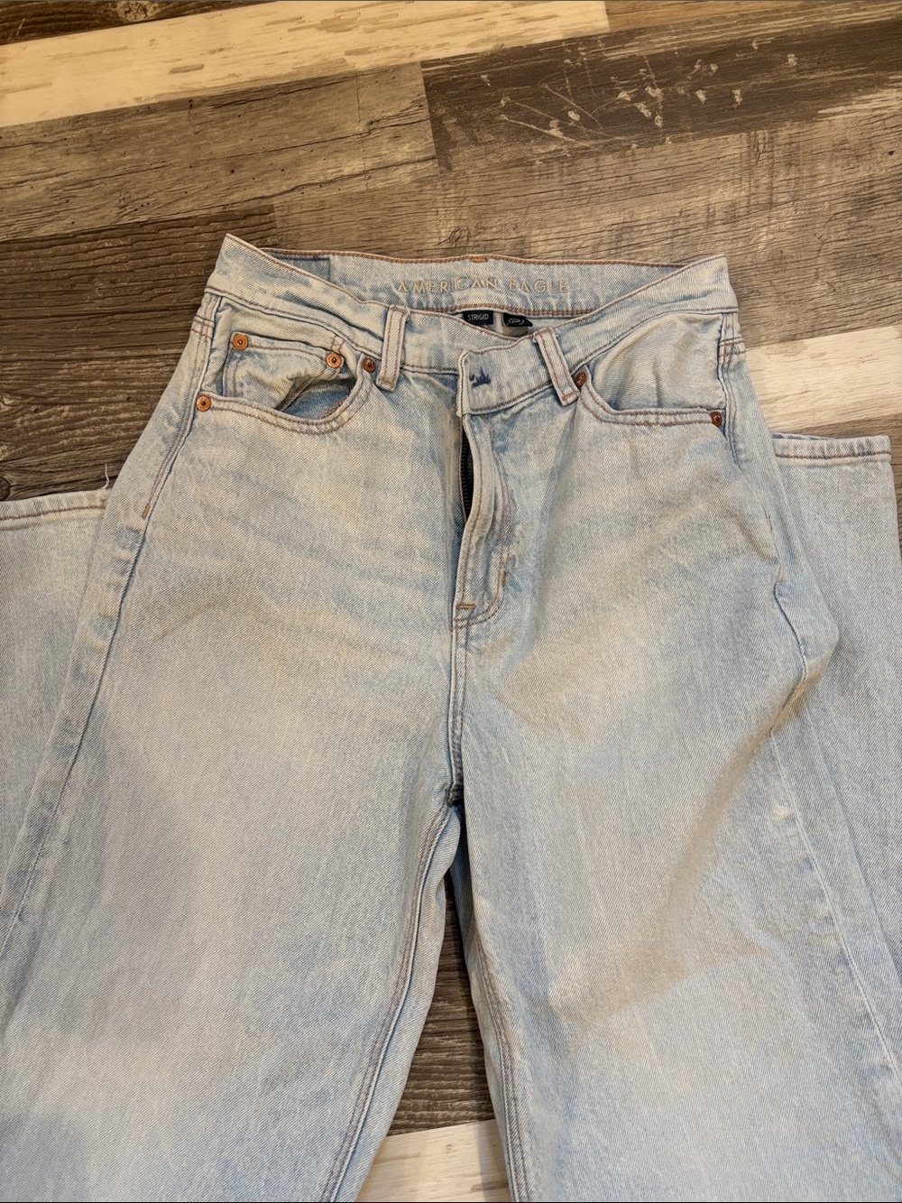 American Eagle Outfitters Light Wash Relaxed women’s Jeans